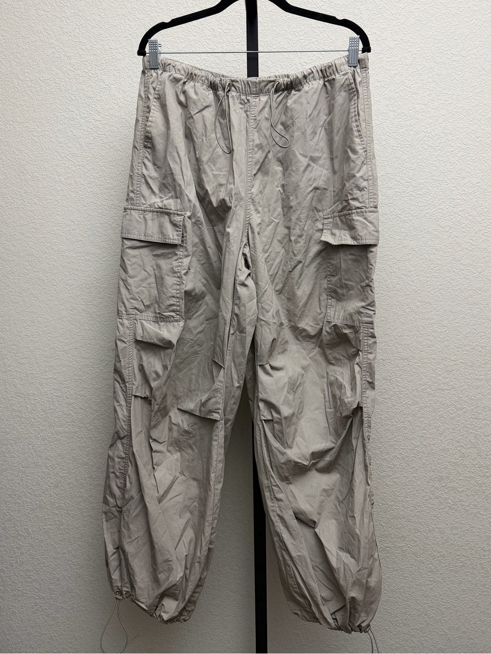 Wild Fable Women’s Cargo Pants in Light Beige w/ Adjustable Drawstring